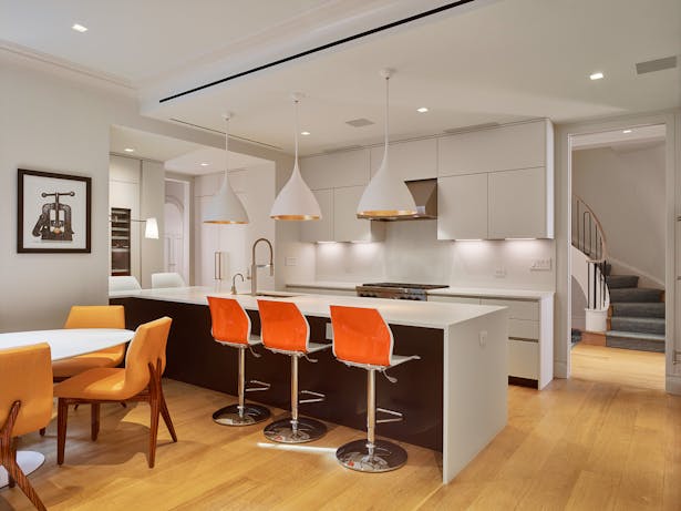 The kitchen features very clean and minimal cabinetry design fabricated by Cesar Kitchens. 