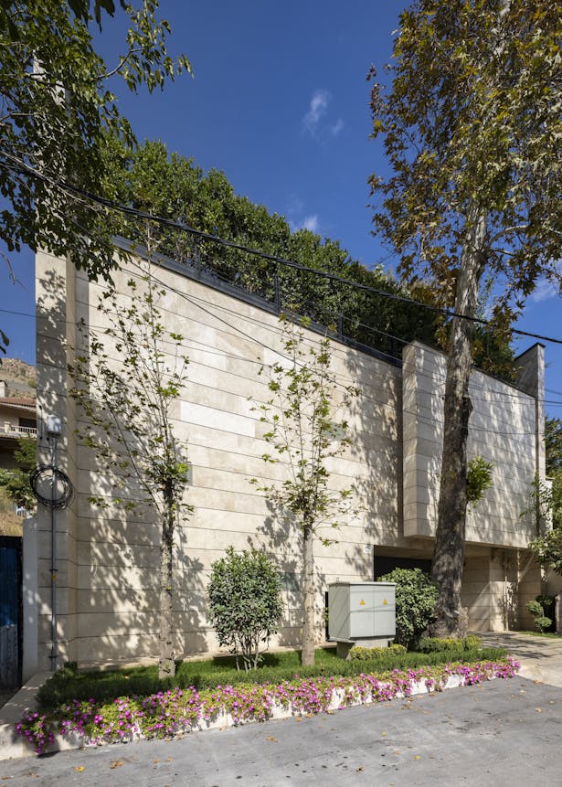 Exterior facade street side (photography: Parham Taghioff)