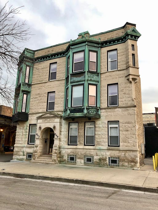 The Vautravers Apartment Building was constructed in 1894 in Chicago's Lake View neighborhood. Image © Warren LeMay via Flickr