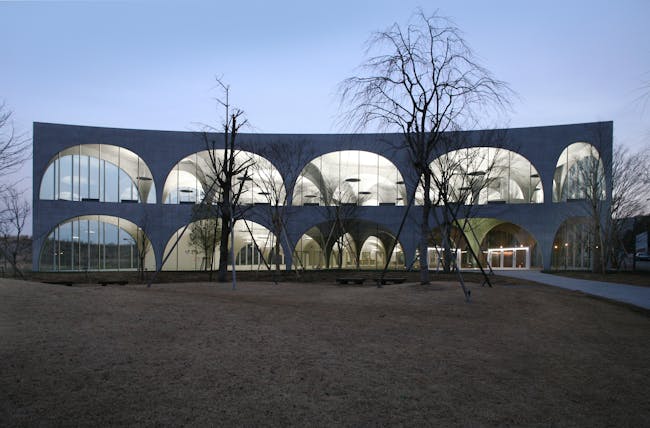 Tama Art University Library (Hachiōji campus), 2004—2007, Hachioji-shi, Tokyo, Japan Photo by Tomio Ohashi