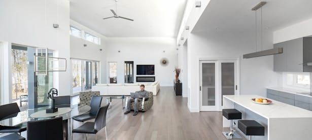 Modern furnishings complement the architecture and the all-white interior.