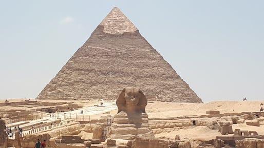 Image: Wikimedia Commons user <a href="https://commons.wikimedia.org/wiki/File:The_great_Sphinx_and_Pyramids_01.jpg">Emadlxr1</a> (CC BY-SA 4.0)