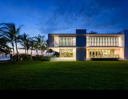 Sunset Island House in Miami Beach, FL by Shulman + Associates; Photo: Emilio Collavino