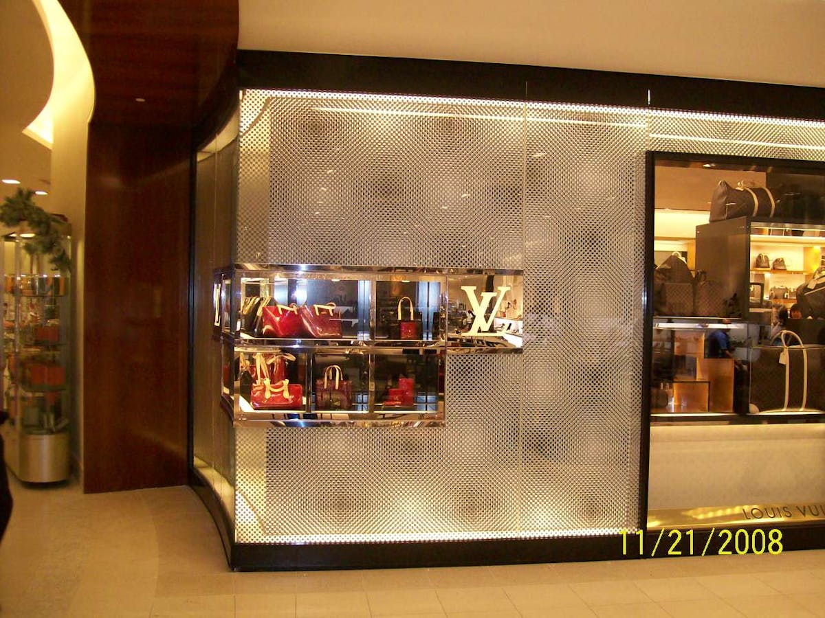 Louis Vuitton Retail Store, Eric Owes