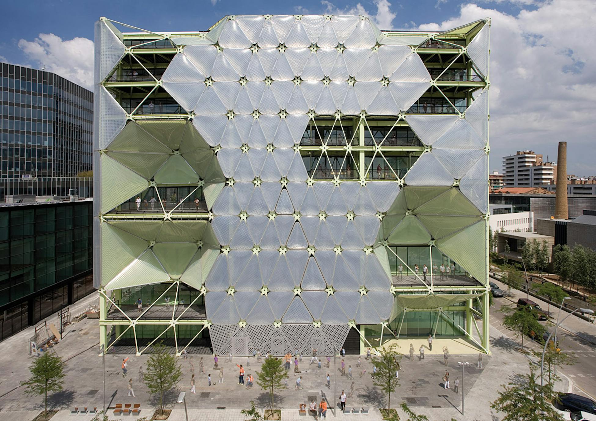 New two build. ETFE архитектура. Павильон Endesa, Барселона. Media Tic в Барселоне. Фасад аэропорта Брисбена.