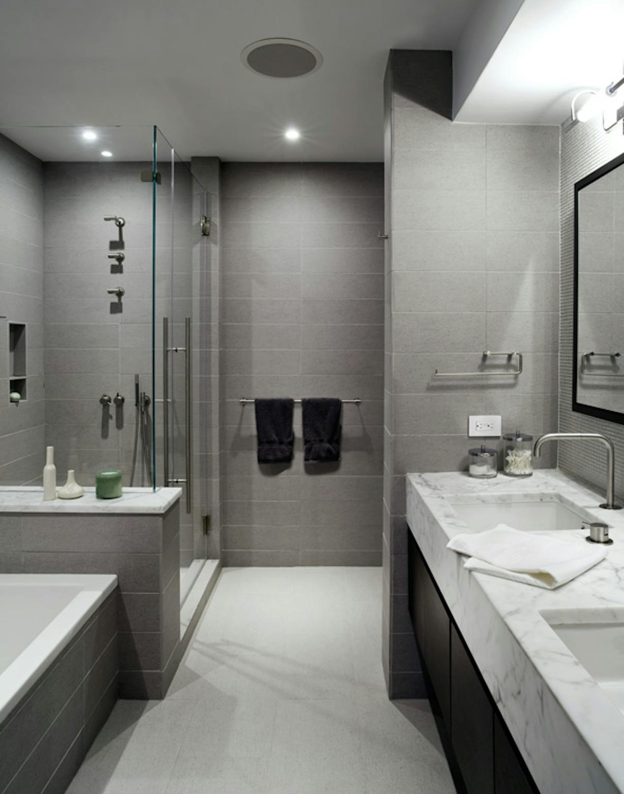 Ванная серого цвета плитка. Современная ванная комната. Серая ванная. Бело серая ванная комната. Современные Ванные комнаты.