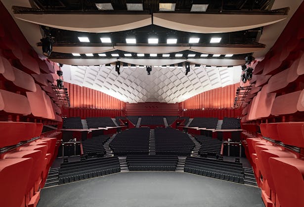 Palais de la Musique et des Congrès (PMC) Strasbourg – Concert hall Erasme for 1.900 visitors / view from the stage 