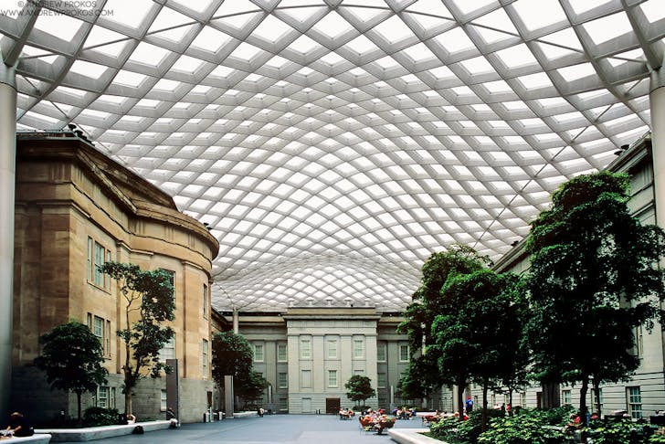 Mesh Canopy, National Portrait Gallery. Architect: Foster + Partners © Andrew Prokos