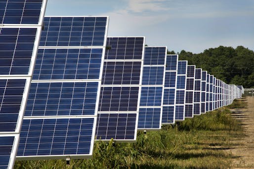 Long Island Solar Farm (LISF) is a 32-megawatt solar photovoltaic power plant. Image © Brookhaven National Laboratory/via/flickr/Flickr