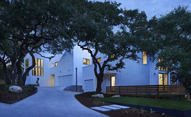 The white canvas of the exterior walls reflect subtle, as well as dramatic, changes in the color of the environment as the evening progresses. 