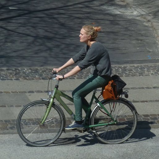 An urban bicyclist (photo courtesy of Comrade Foot).