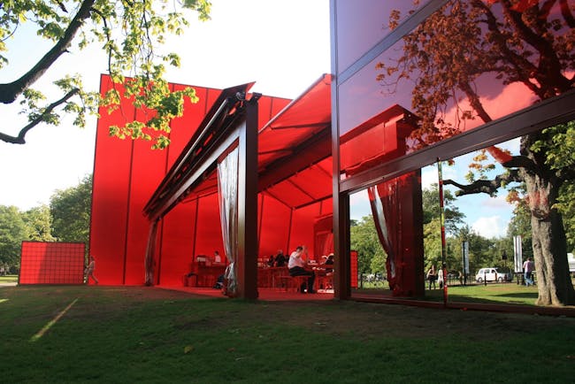 The 2010 Serpentine Pavilion by Jean Nouvel. Photo Source: annaholsgrove.blogspot.com