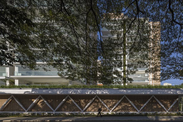 Located 15 minutes away from the building. Oscar Ibirapuera also offers a generous walkway fully open on its sides, consolidating a great integration into the environment.