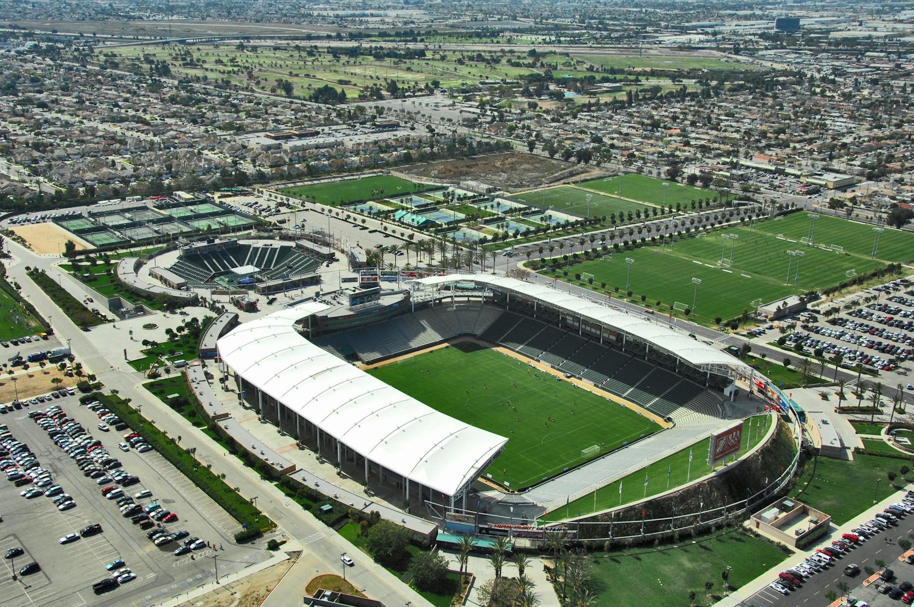 Center stadium. Стадион ла Гэлакси. Стабхаб Сентер. Стадион la Galaxy. Los Angeles Galaxy Stadium.