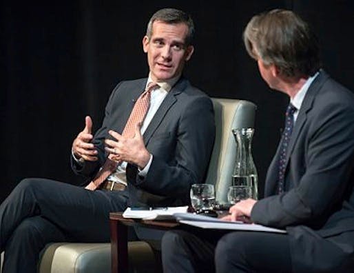 L.A. Mayor Eric Garcetti speaks with L.A. Times architecture writer Christopher Hawthorne in Keck on Feb. 13, 2014. Imave via Oxy News.