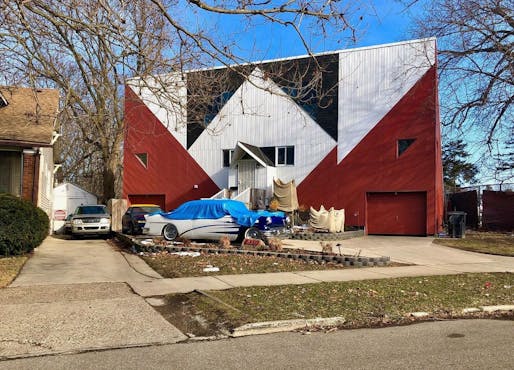 The “45-degree Polygon” house in Detroit, designed by Roger Margerum. Image via @hoodmidcenturymodern/<a href="https://www.instagram.com/p/CmHXu0BNPl_/?hl=en">Instagram</a>