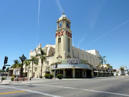 The historic Fox Theater in Bakersfield, the city with the worst air quality in the entire country. Image via wikimedia.org