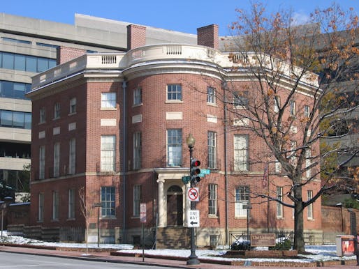 The Octogon House in Washington, D.C., which is owned by the American Institute of Architects and contains architectural exhibits highlight Federal style architecture and design. Image courtesy of Wikimedia Commons / Aude.​