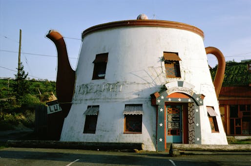Bob’s Java Jive Restaurant, Tacoma, Washington, photographed by John Margolies. Image: Library of Congress.
