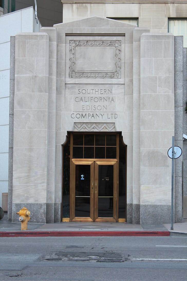 The front façade of the great art deco Southern California Edison Building on 5th & Grand, across from the Central Library & adjacent to the US Bank Building. Image © 2013 Al-Insan B. Lashley Design.