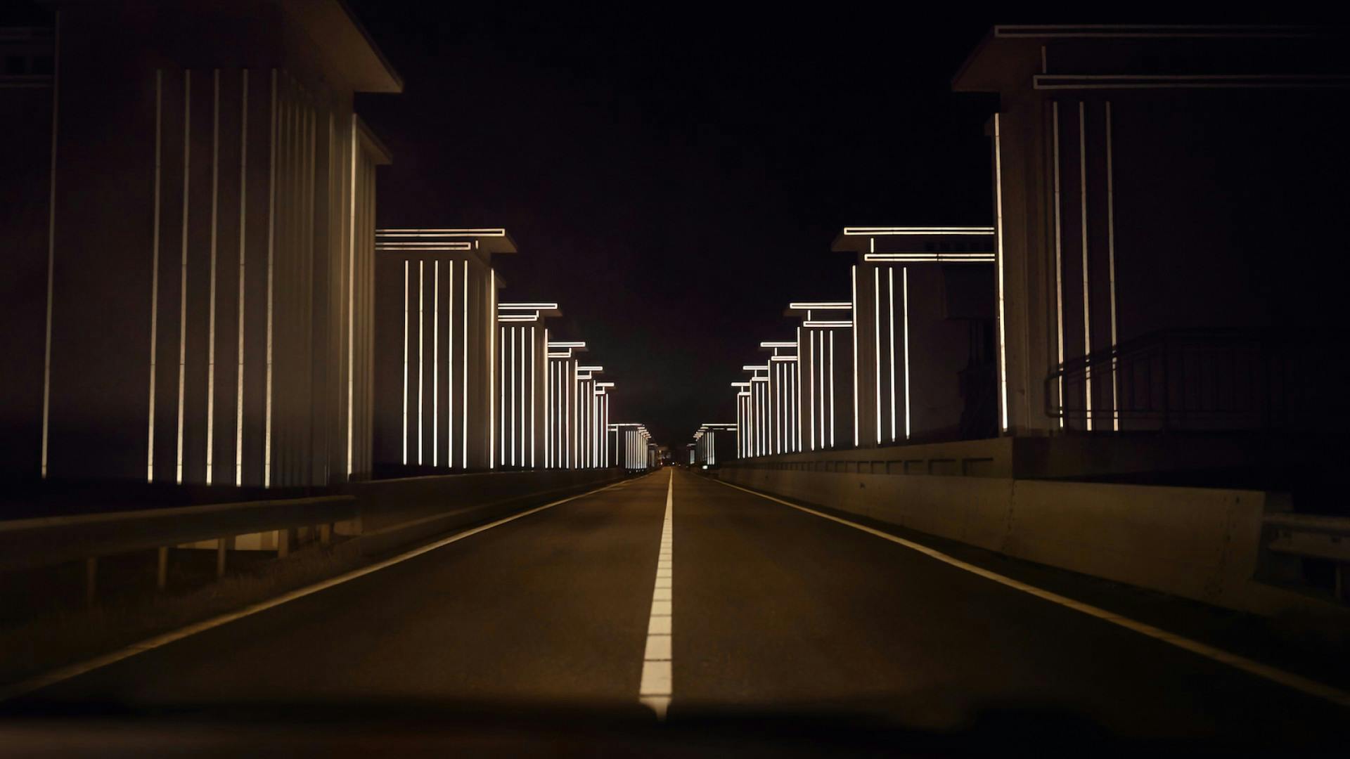 Light artist Daan Roosegaarde gives 85-year-old Dutch dike a futuristic  upgrade | News | Archinect