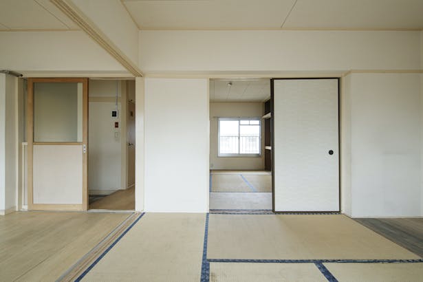 Image credit: akiranakamuraphotography.tumblr.com DIY 4th floor apartment living