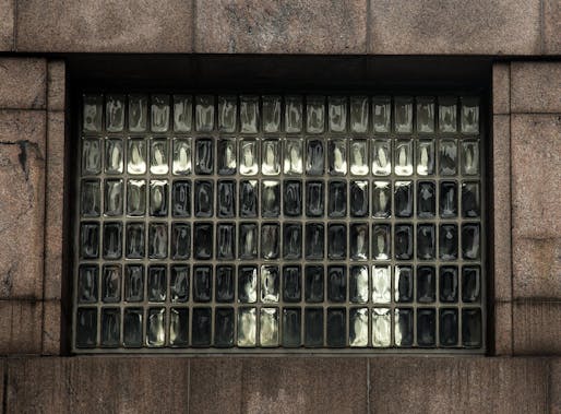 Detail view of the Manhattan Detention Facility in New York City. Photo courtesy of Flickr user  Doug Touretsky.