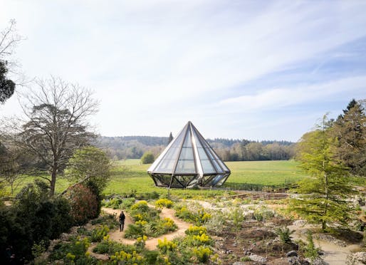 Woolbeding Glasshouse, facade by Eckersley O’Callaghan and Bellapart. Image © Hufton+Crow