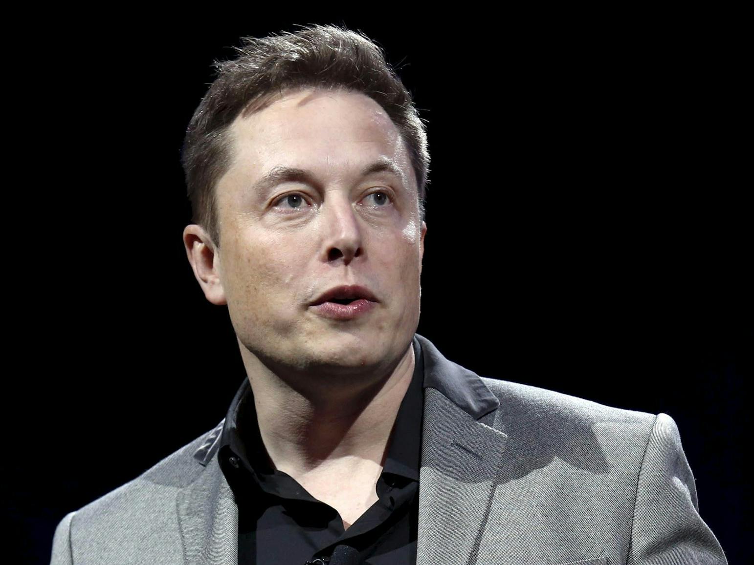forget-solar-panels-elon-musk-is-thinking-solar-roof-news-archinect