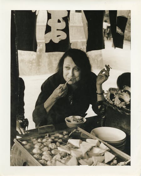 Lina Bo Bardi in Kamakura, Japan, October 1978 (photographer unknown). Courtesy of the Instituto Lina Bo e P.M. Bardi.