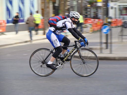 This London cyclist isn't taking any chances with air pollution – or anything else for that matter. Image via wikimedia.org
