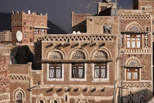 A historic mud house in the Old City of Sana'a, Yemen. Image courtesy Rod Waddington via Flickr (CC BY-2.0).