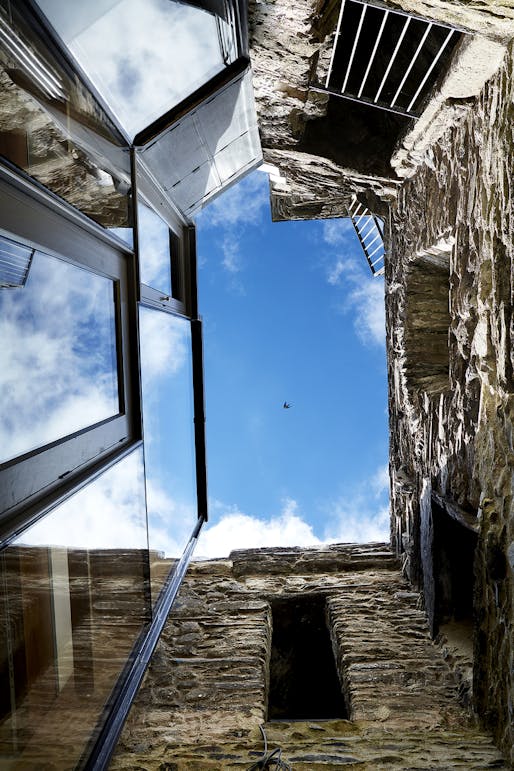Pele Tower House by Woollacott Gilmartin Architects. Image © Luke White.
