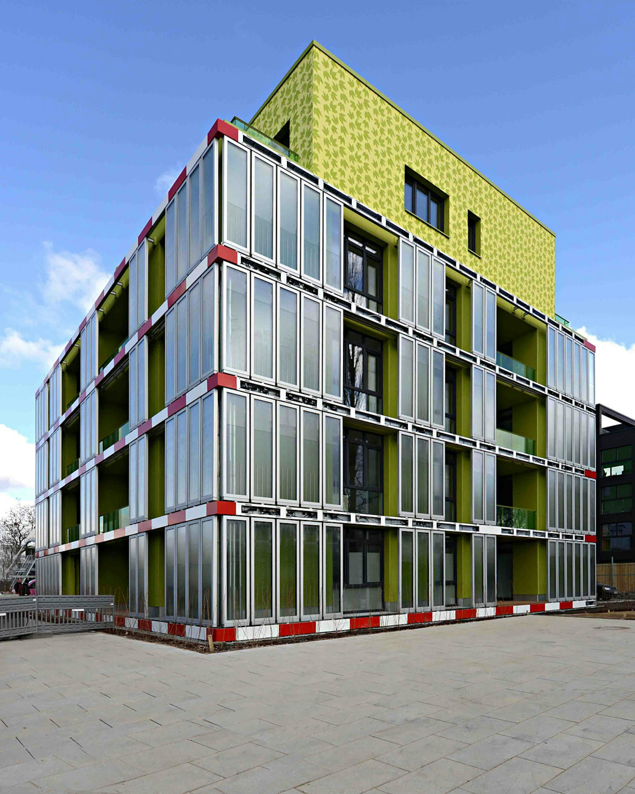 Bi q. "Дом из водорослей", Гамбург, Германия. "Дом из водорослей", Гамбург, Германия 2023. Дом из водорослей в Гамбурге. Биофасад biq House.