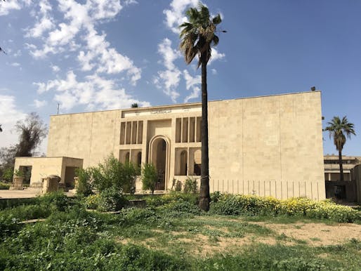 Main façade of the Mosul Cultural Museum in 2018. © <a href="https://archeologie.culture.gouv.fr/mossoul-museum/en">Mosul Cultural Museum</a> / Zaid Ghazi Saadallah. (<a href="https://creativecommons.org/licenses/by-nc-nd/2.0/">CC BY-NC-ND 2.0</a>)