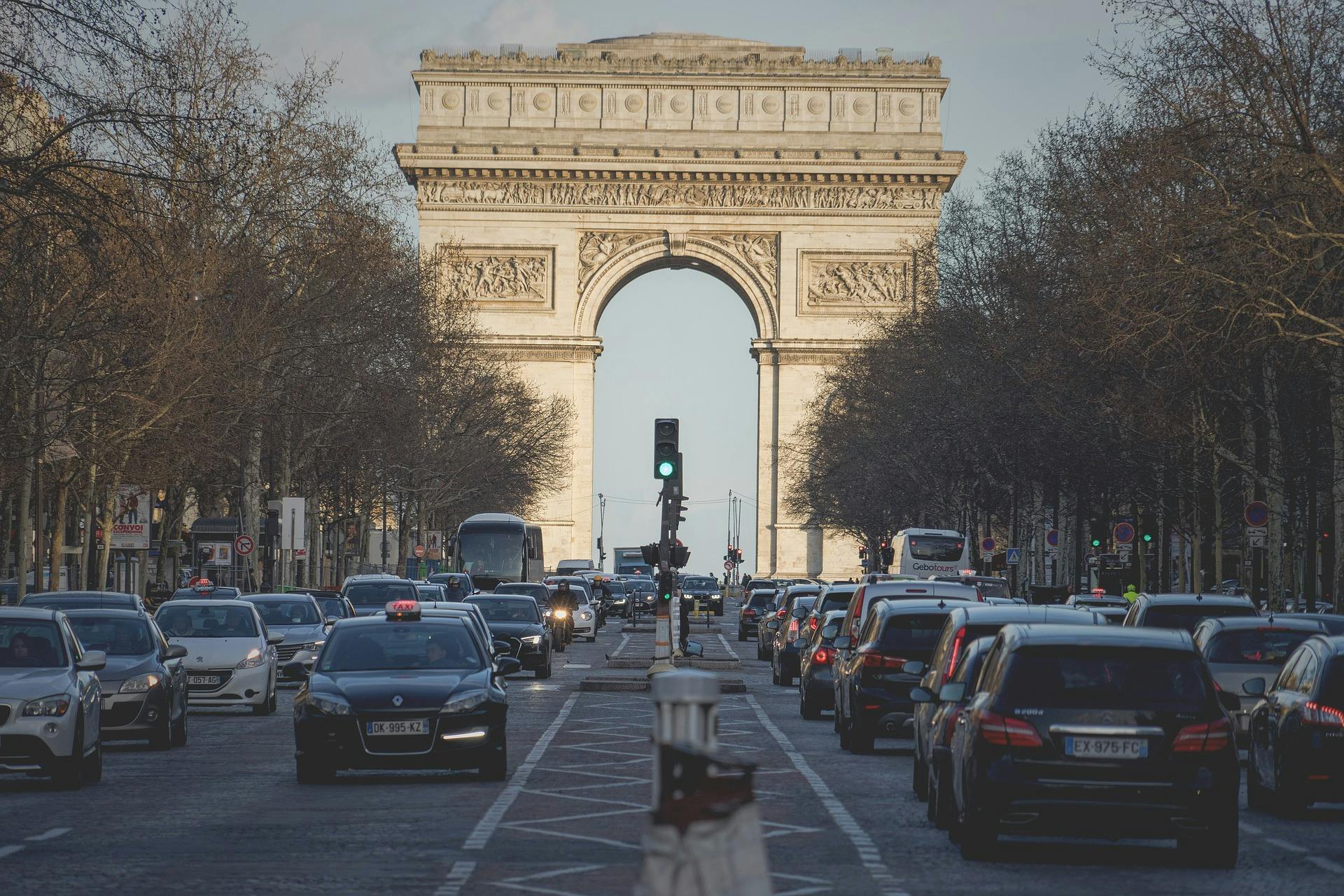 Paris. Avenue Champs Elysees. – Stock Editorial Photo © pillerss