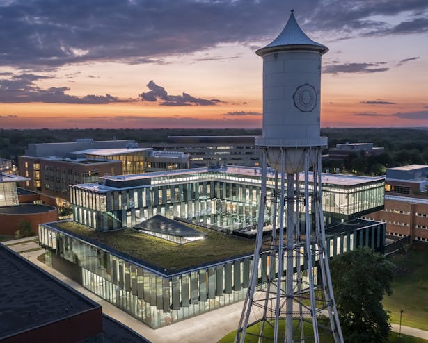 The iconic Marston Water Tower stands adjacent to the Student Innovation Center. The green roof will grow to host a diverse community of native flora and fauna that both compliment and support the regional prairie ecosystem while cooling campus. | © Peter Aaron/OTTO