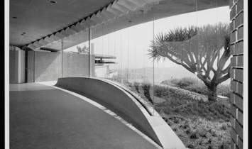 Happy Birthday John Lautner! To celebrate, here are 10 projects photographed by Julius Shulman