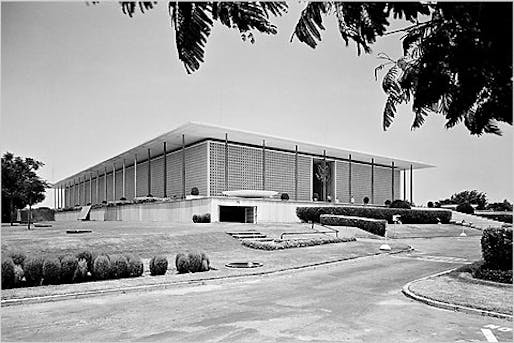 American Embassy (1959), Chanakyapuri in central Delhi, architect: Edward D. Stone. (Photo: Madan Mahatta /PhotoInk)