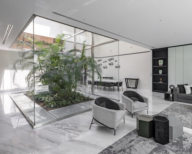 Living room and inner garden (photography: Parham Taghioff)