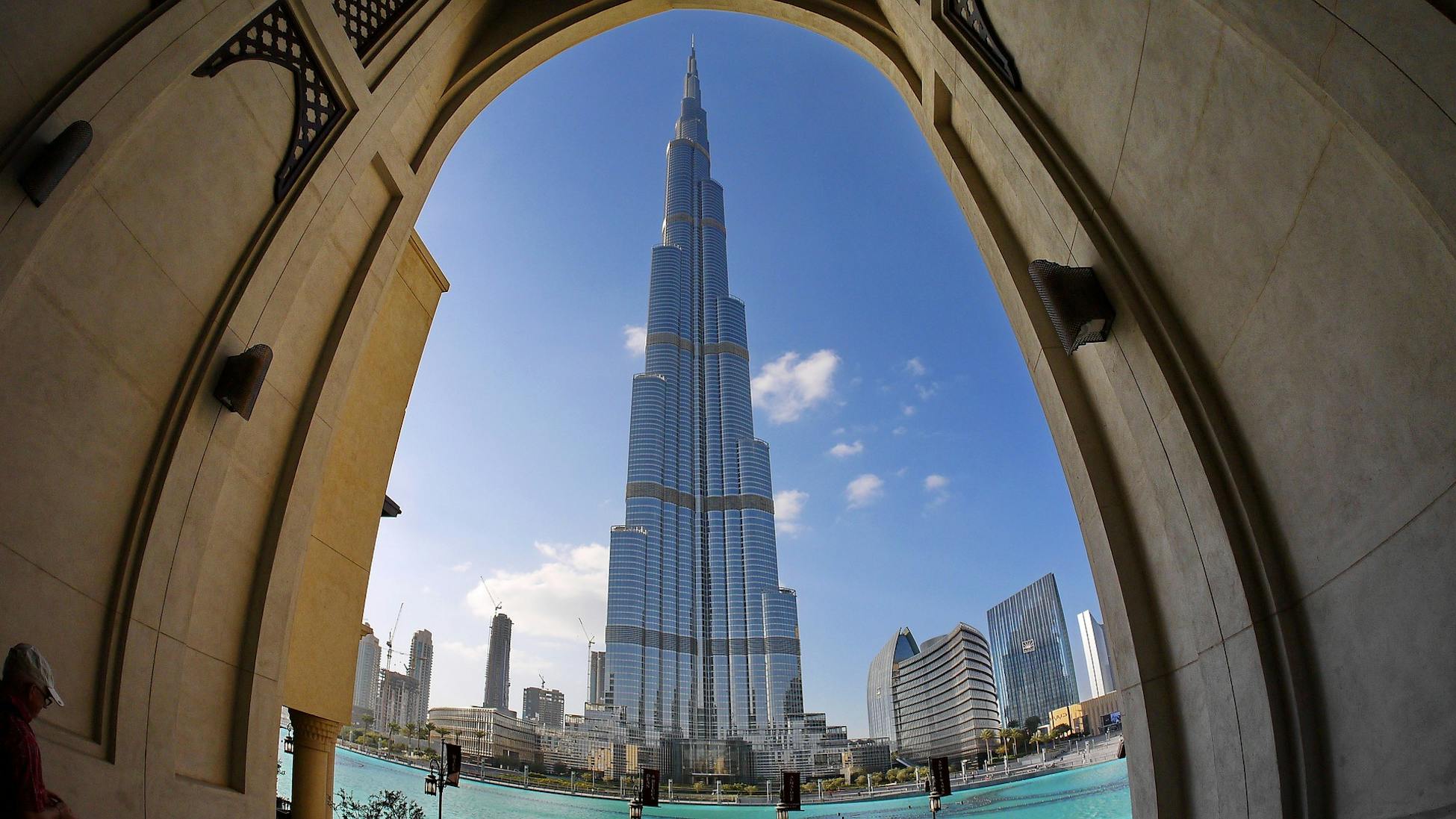 Бурдж халифа время. Бурдж-Халифа Дубай. Dubai Бурдж Халифа. Дубай Бурдж Калиф. ОАЭ здание Бурдж-Халифа.