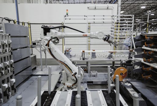 A manufacturing robot in Katerra's former housing factory. Image: Katerra.