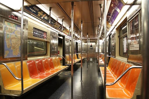 Image: Mtattrain/<a href="https://commons.wikimedia.org/wiki/File:MTA_NYC_Subway_R62A_interior.jpg" target="_blank">Wikimedia Commons</a> (CC BY-SA 4.0)