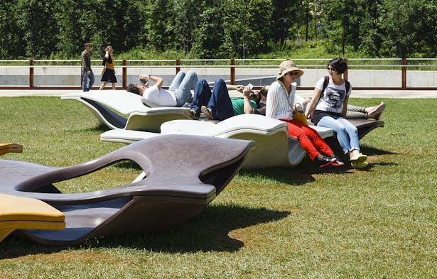 'Minamora’ bench for Expo Milano 2015. Photo by Marcela Grassi.
