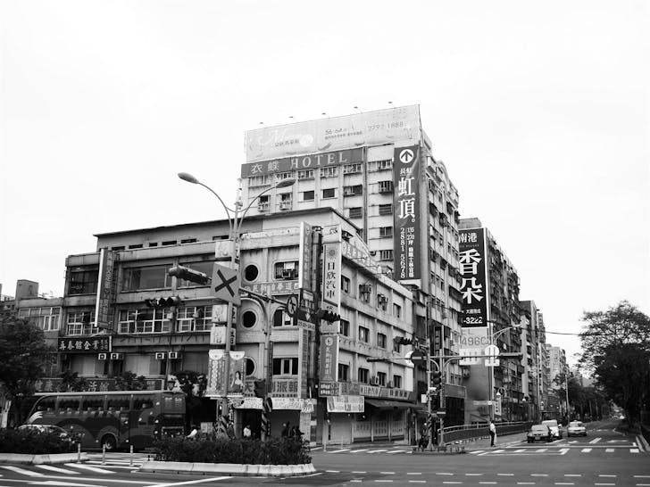 Taipei Sales Center, existing building. Image courtesy of Oyler Wu Collaborative