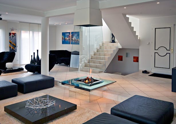 Bloch Design central fireplace
