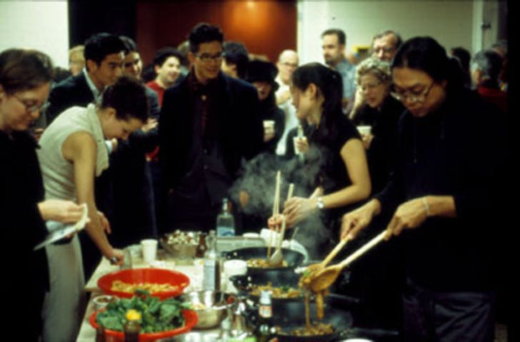 Rirkrit Tiravanija serves thai food to patrons at 303 Gallery, NY (1992), courtesy of leyenedoundonut.mixxt.com.