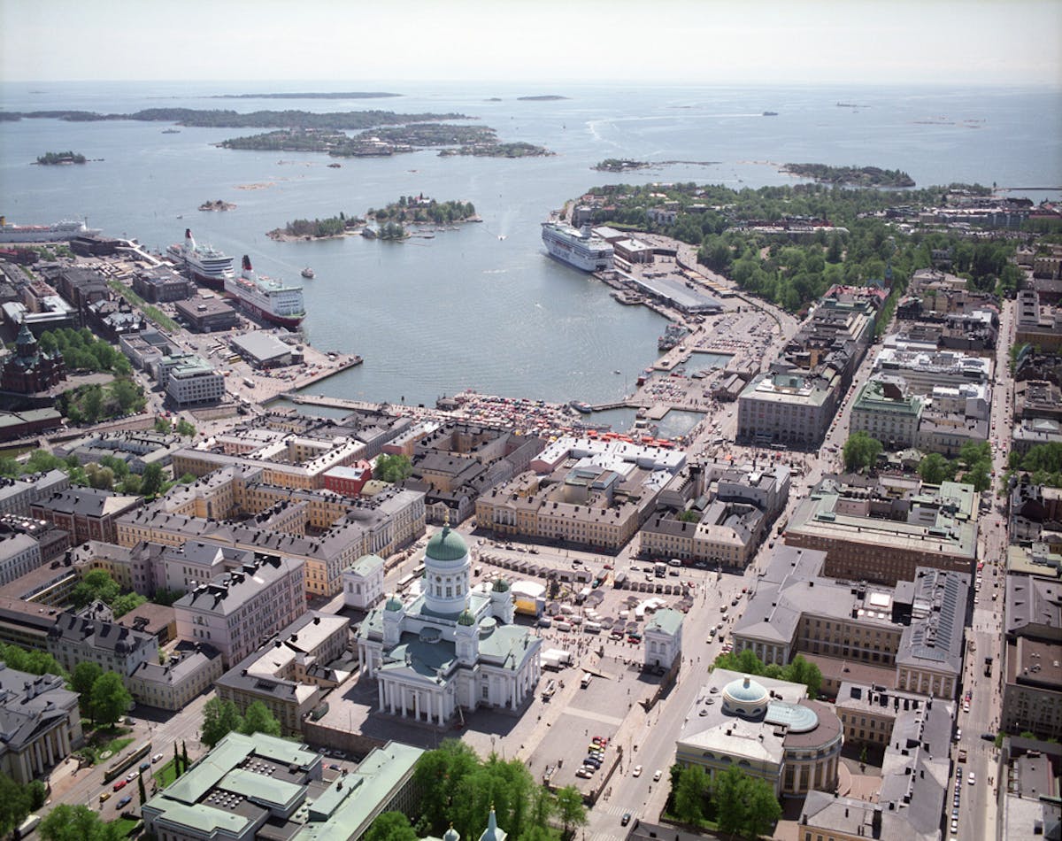 Хельсинки столица чего. Финляндия Хельсинки вид сверху. Хельсинки с высоты птичьего полета. Финляндия Хельсинки лето. Хельсинки с высоты.