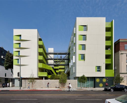 Flor 401 Lofts (Los Angeles, CA) by KoningEizenberg Architecture. Image: Eric Staudenmaier. 