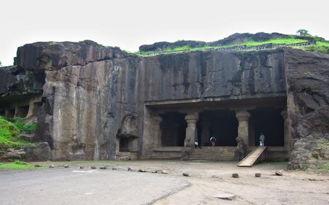 The prodigious western entrance of Dhumar Lena